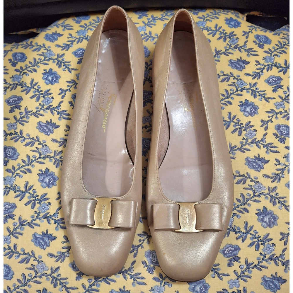 Salvatore Ferragamo Vtg Vara Bow Pumps Champagne Metallic Leather Block Heel 10B - Picture 4 of 9